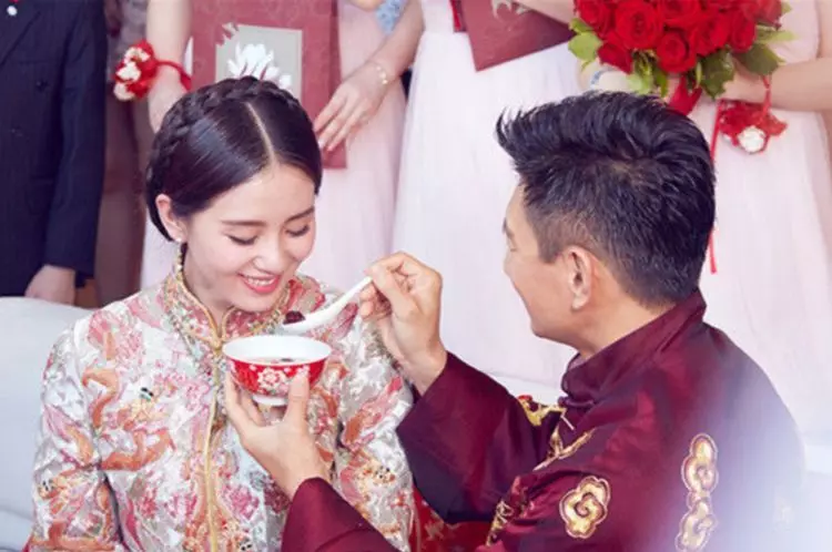 戀愛六年男友不願結婚,姑娘賭氣轉身嫁給別人,2月後她卻很慶幸