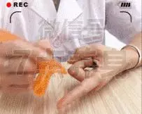老中醫一絕:每天刮這裡,經絡通了,百病不侵!肩頸不痛了,腰不酸腿不疼了,偏頭疼也好了!