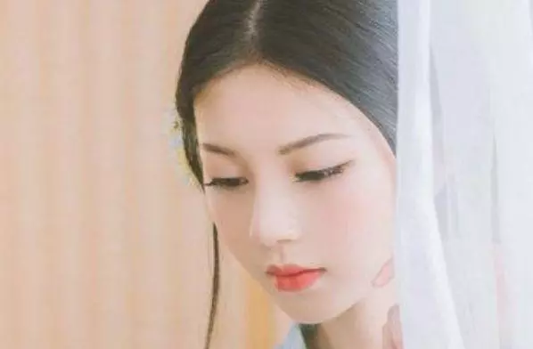 丈夫給我單獨報了旅遊團,忘記帶證件返回家取,打開門後才知實情