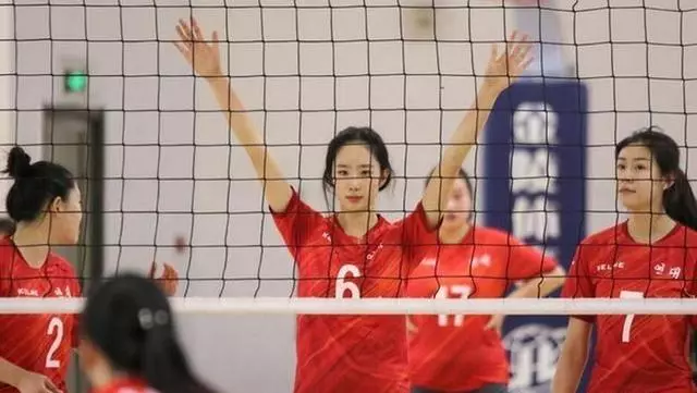 女排中的「劉亦菲」,顏值超過惠若琪,可能成為排壇的第一美女
