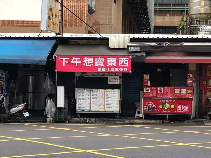 29張證明台灣人「掛紅布條掛上癮」的超廢文宣　「賀本店距離百年老店只剩99年」