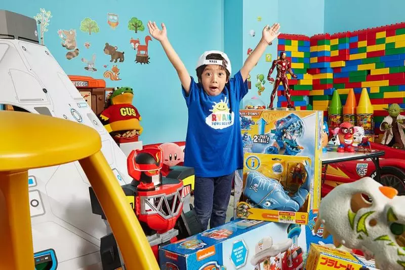 全球最吸金Youtuber是他!7歲童靠「玩具開箱」狂賺6.7億