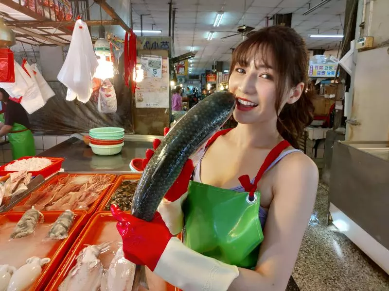 身份曝光!「美胸魚販」北半球滑出掀暴動 網抓包炒新聞