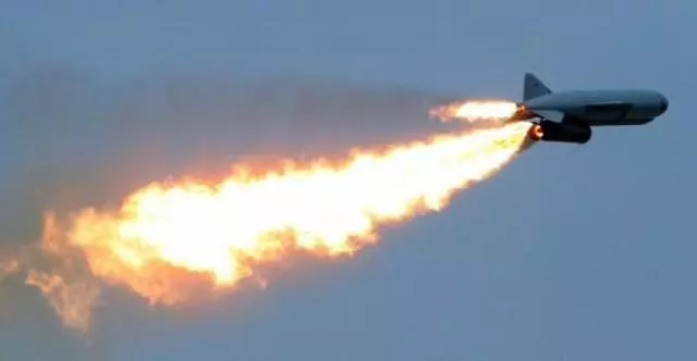 士兵手抖按錯按鈕 導彈飛100公里卻砸在自己人頭上 半噸彈頭引爆 -