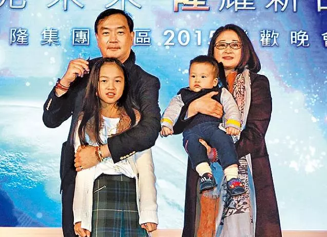 豪門少主愛上傳奇女國手!嚴凱泰認識2年就想結婚,養母「霸氣8字回覆」網讚:有智慧的母親!
