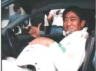 當之無愧的「大哥」,去世時200多位明星送別,劉德華替他養妻兒!