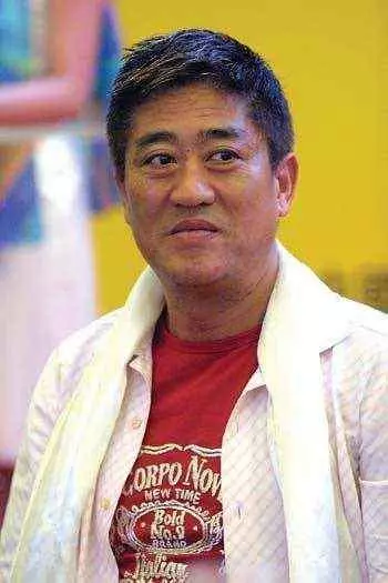 當之無愧的「大哥」,去世時200多位明星送別,劉德華替他養妻兒!
