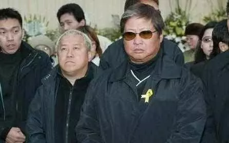 當之無愧的「大哥」,去世時200多位明星送別,劉德華替他養妻兒!