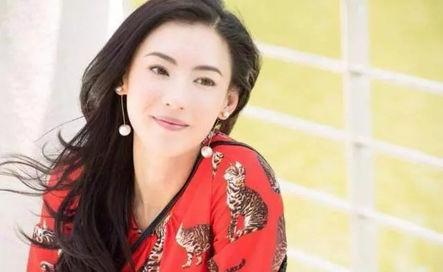 張柏芝被曝「三胎」後現身,全副武裝難掩臃腫疲態,網友:應該是生了!