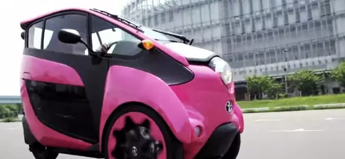 TOYOTA即將在台上市新款超級機車 「免加油只需充電3小時」還能遮風避雨!