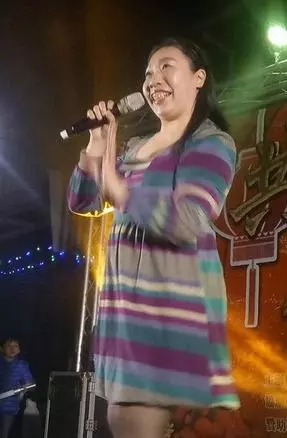 還記得如花嗎?15年前靠「絲襪套頭」紅遍全台 人氣退燒後「拚命接活動」只因媽媽一句話