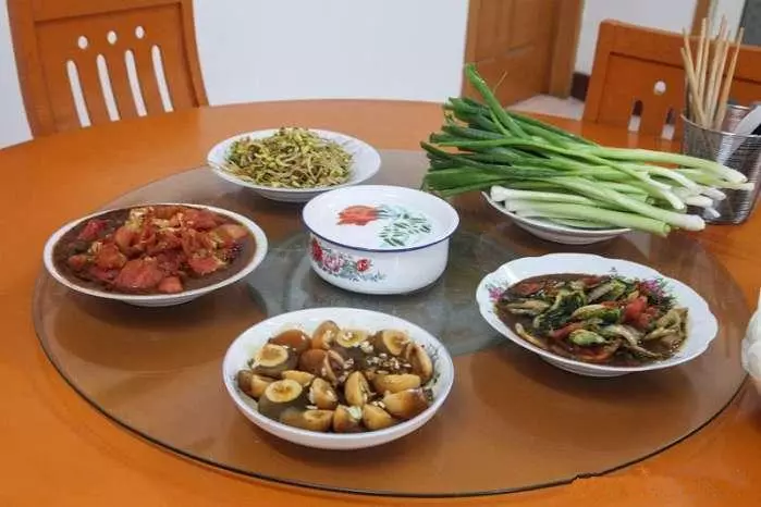 相親男友性格太悶我提出分手,吃了一頓散夥飯後,我決定嫁給他