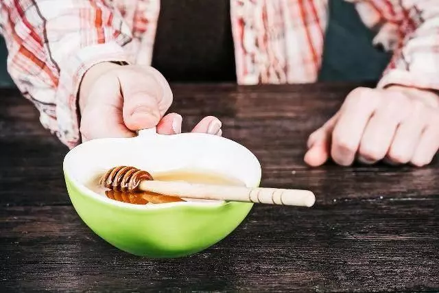 相親男友性格太悶我提出分手,吃了一頓散夥飯後,我決定嫁給他