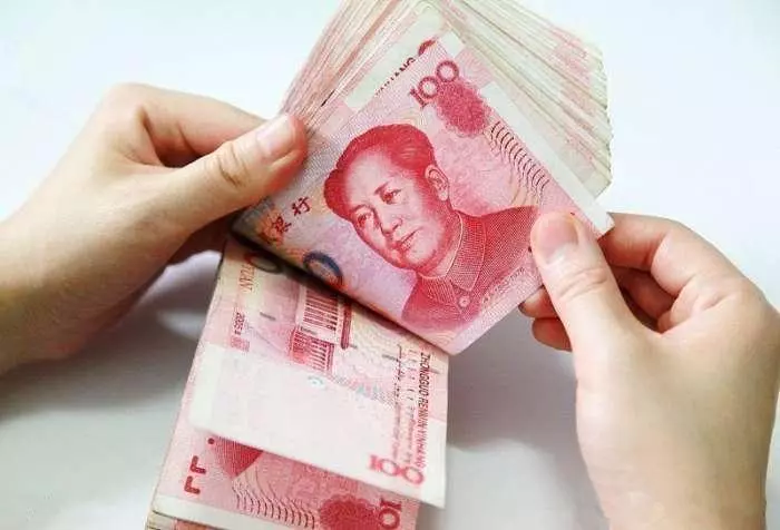 買房差2萬跟發小借錢,借條打好後,看到他兒子我說:這錢不借了