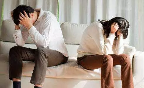 我該拋妻棄子和她在一起嗎?心好痛不知道如何抉擇