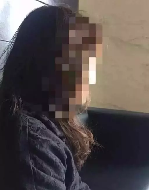 女兒忍痛斷絕母女關係,因父親去世不到一年母親二婚並且同時懷孕