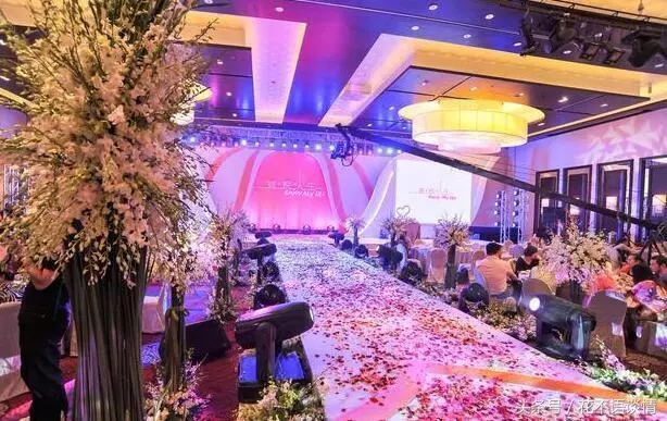 結婚沒要彩禮,三年沒回娘家,懷孕時母親上門一趟,女子哭成淚人
