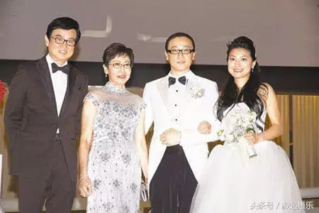 《開心鬼》黃百鳴長到72歲都沒變 「照顧患妻16年」現共享三代天倫之樂