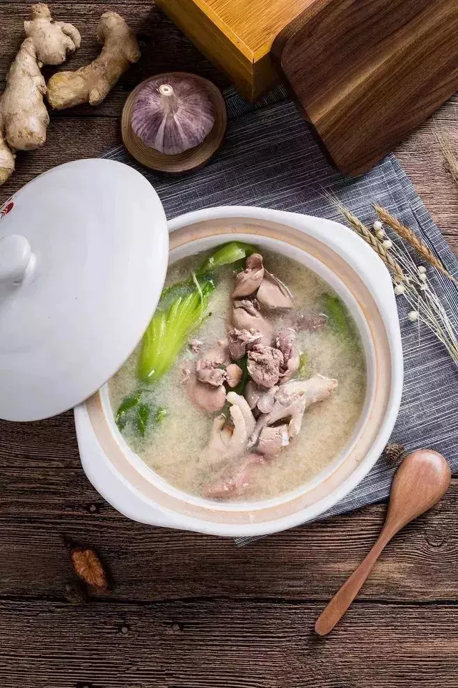 冬天給孩子煲這12道湯,孩子長高少生病!