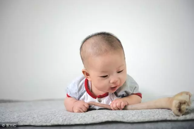 寶寶一歲以內有這幾種表現,說明寶寶智商很高,中了的偷著樂吧!