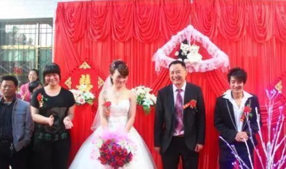 外出打工兩年,回家見妻子走路奇怪,鄰居說漏嘴,我氣得要報警!