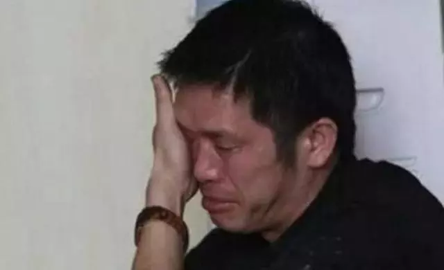 外出打工兩年,回家見妻子走路奇怪,鄰居說漏嘴,我氣得要報警!