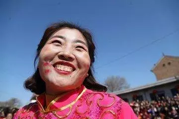 伺候婆婆13年,丈夫回來卻要跟我離婚,小姑子上去兩巴掌,擺平