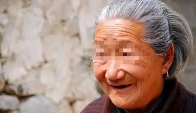 女子不孕,兒子卻非她不娶,新婚夜,偷聽他們對話,母親樂了
