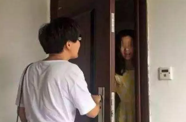老公車禍截癱,妻子端屎端尿三年,出門買趟菜,回家後她捂緊嘴巴