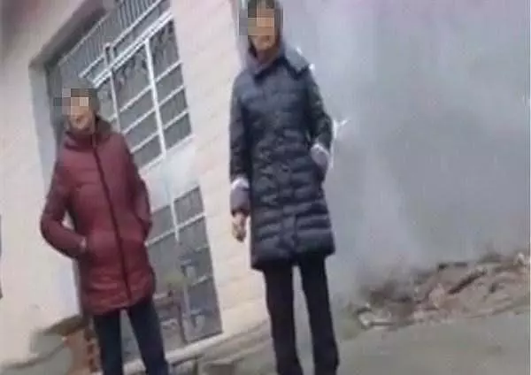 32歲窮小子娶漂亮媳婦,但結婚半年後,開始發現妻子不對勁
