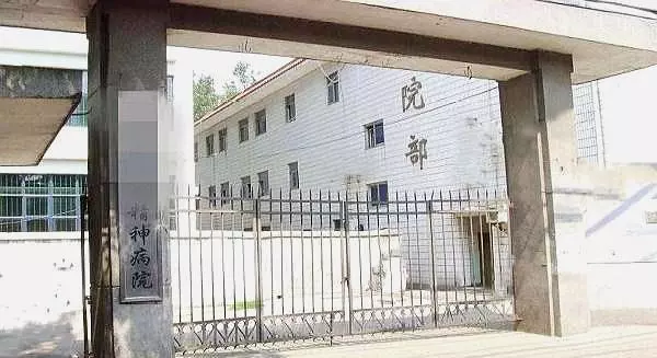 32歲窮小子娶漂亮媳婦,但結婚半年後,開始發現妻子不對勁