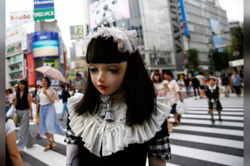 「噩夢級洋娃娃」現身日本街頭 一動起來路人直接嚇出心理陰影