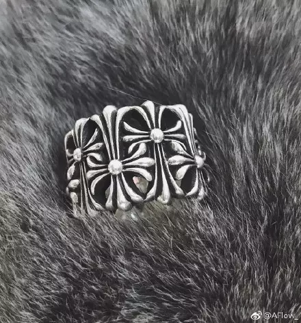 客戶說要拍得「高級」一點!他突發奇想「搬出真皮草」網笑噴:這款超貴的