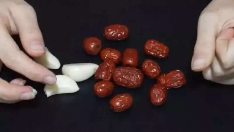 晚上經常失眠多夢?農村老奶奶教我這一招,讓你一覺睡到大天亮!