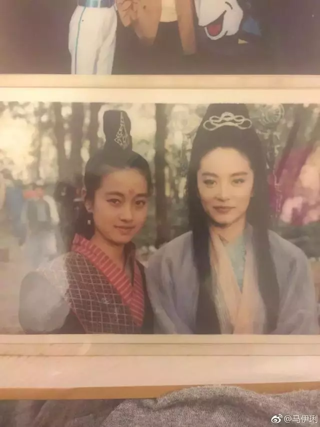 64歲林青霞快速衰老!和女兒逛街,身材嚴重發福,皮衣緊繃,如今連臉蛋也變得認不出了!怎麼越來越.......