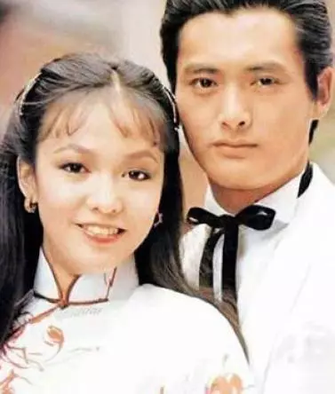 63歲周潤發終於承認此生摯愛,不是陳薈蓮,而是58歲仍單身的她!