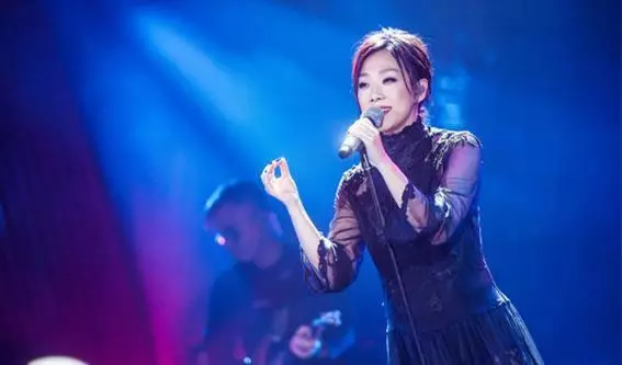 52歲林憶蓮與小11歲男朋友相戀八年依舊甜蜜,可女兒成問題!