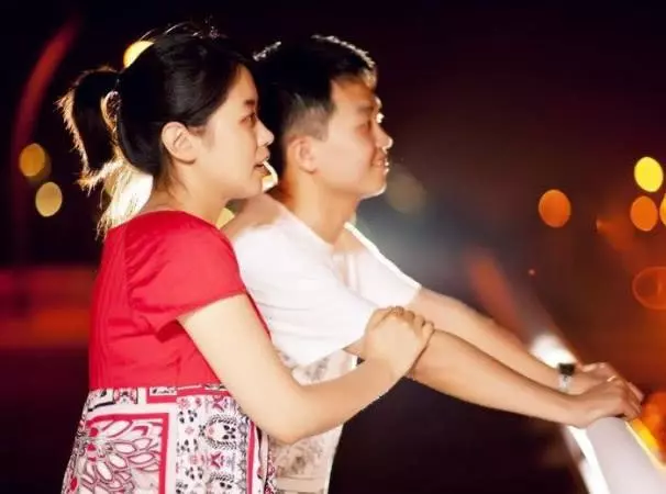 原本幸福婚姻,卻讓婆婆逼上絕路離婚,前夫二娶,婆婆卻向我借錢