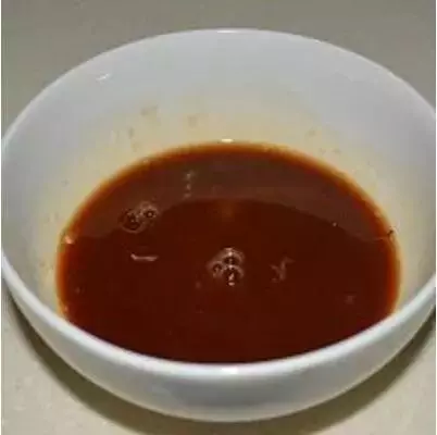 糖醋裡脊色澤紅亮,酸甜可口,最吸引人的是外焦脆,里軟嫩的口感