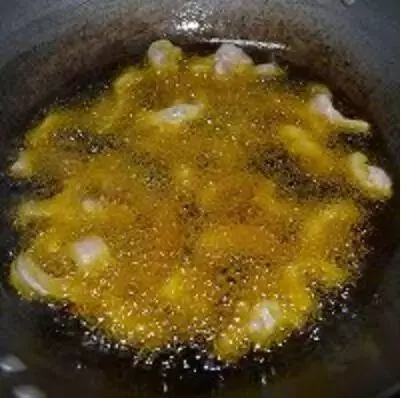 糖醋裡脊色澤紅亮,酸甜可口,最吸引人的是外焦脆,里軟嫩的口感