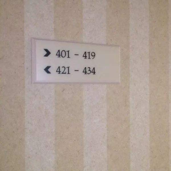 外國飯店為何總缺「420號房」?原因連業者都發毛:他們住過後連門牌都消失...