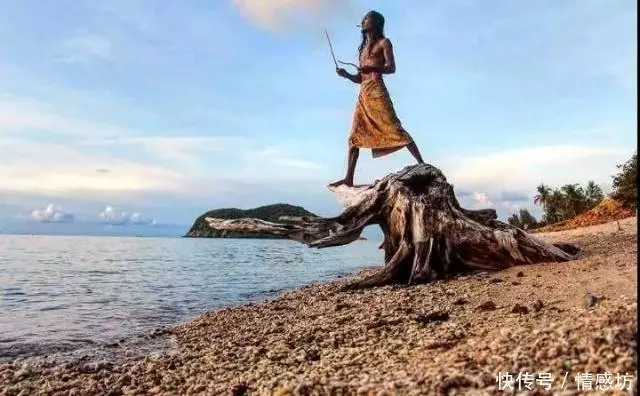 泰國流浪漢住山洞,眾多美女主動「獻身」,警察來後才知真實身份