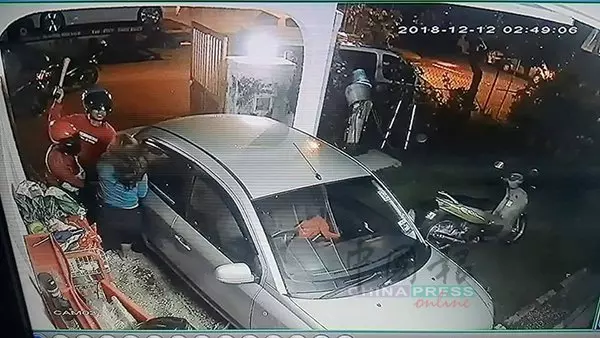 太恐怖! 車剛進家門就被搶 華婦頭破血流 !