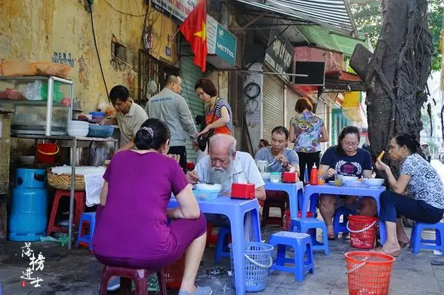 這條老街區是越南河內的著名景點,但一般遊客進來容易出去難