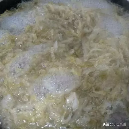開胃的五花肉做法,五花肉酸菜卷,好吃的不得了