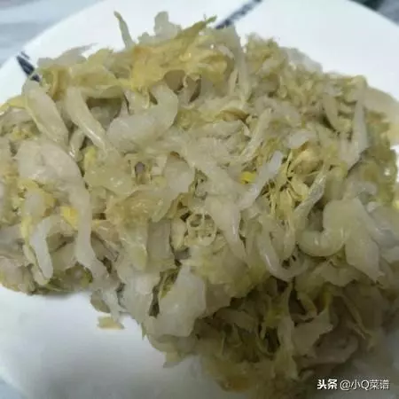 開胃的五花肉做法,五花肉酸菜卷,好吃的不得了