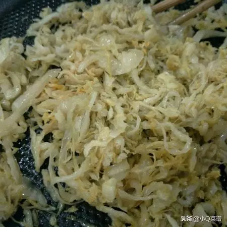 開胃的五花肉做法,五花肉酸菜卷,好吃的不得了