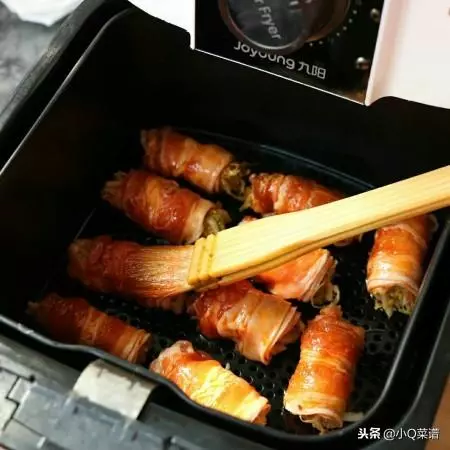 開胃的五花肉做法,五花肉酸菜卷,好吃的不得了