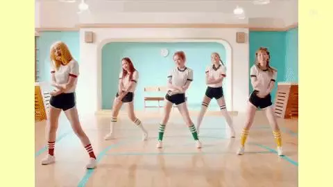 眼尖網友發現,Red Velvet Irene新歌舞蹈跳的跟成員不太一樣?