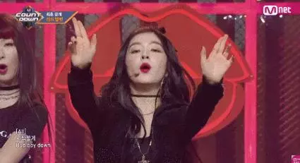 眼尖網友發現,Red Velvet Irene新歌舞蹈跳的跟成員不太一樣?